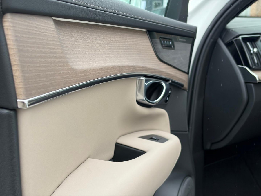 2026 Volvo XC90 L Series Plus B5 Bright SUV Image 8