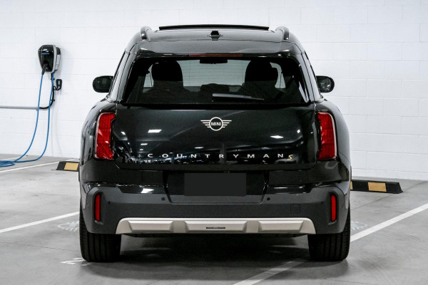 2024 MINI Countryman U25 SE Favoured SUV image 5