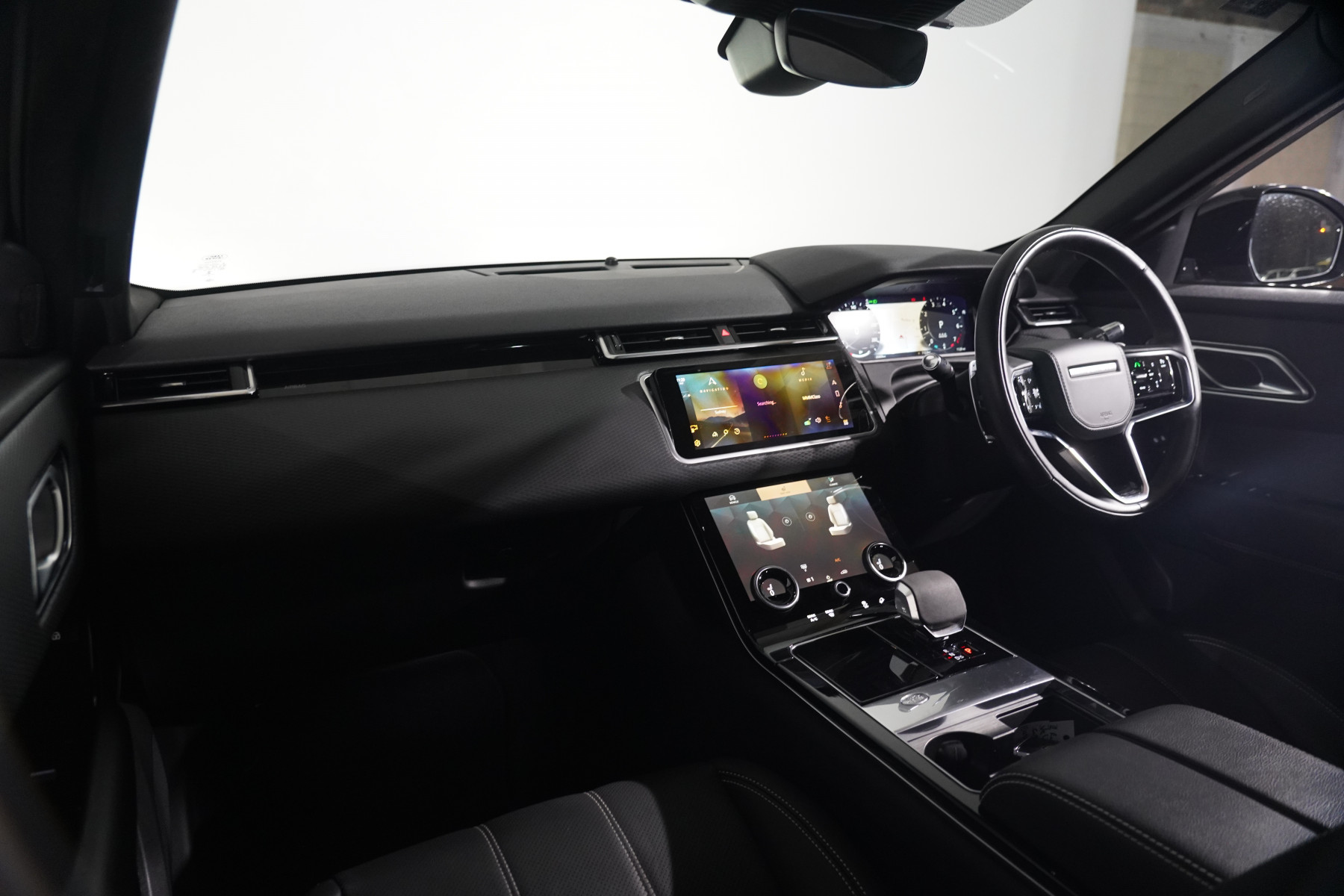2021 Land Rover Range Rover Velar Velar P250 R-Dynamic S (184kw) SUV Image 13