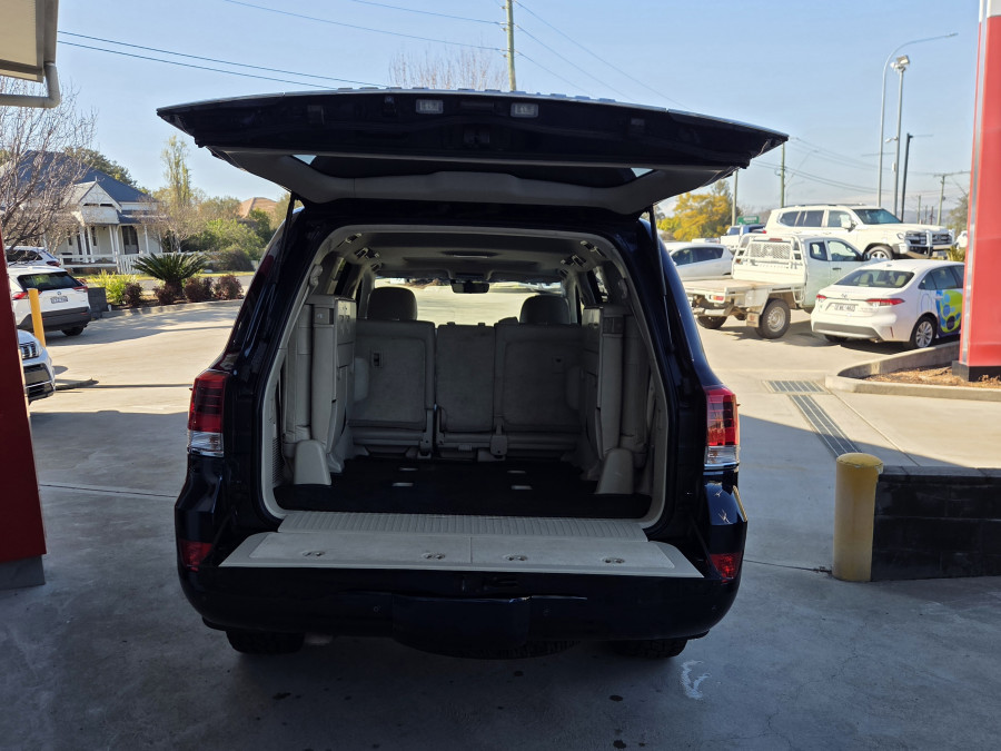 2019 Toyota LandCruiser VDJ200R VX SUV Image 8