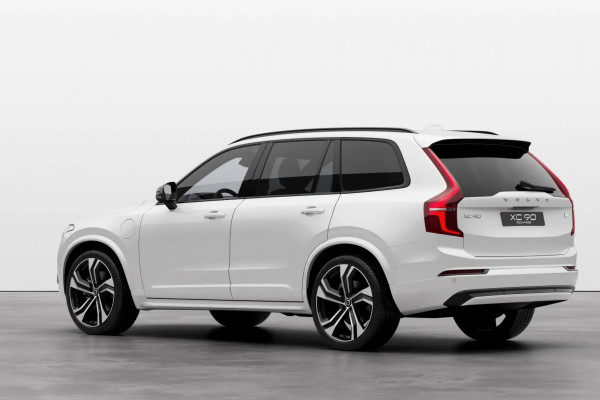 2023 Volvo XC90 L Series Recharge Ultimate T8 Plug-In Hybrid SUV Image 3