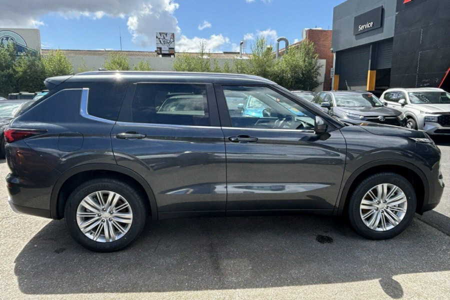 2024 Mitsubishi Outlander ZM LS SUV Image 8