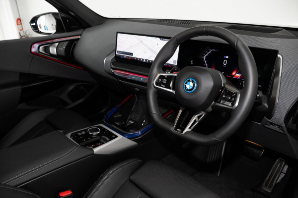 2025 BMW X3 G45 30e xDrive SUV image 6
