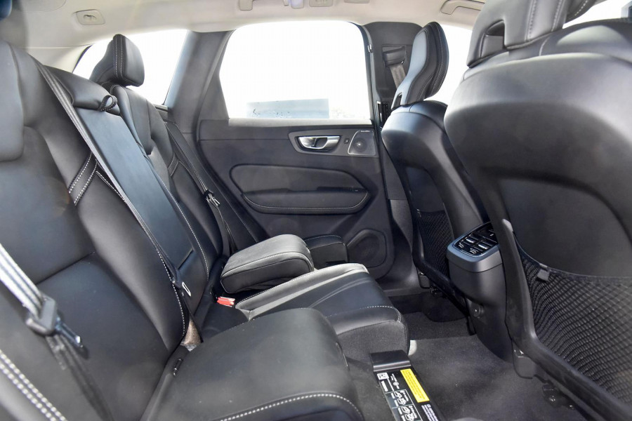 2023 Volvo XC60  Ultimate B6 Dark SUV Image 17