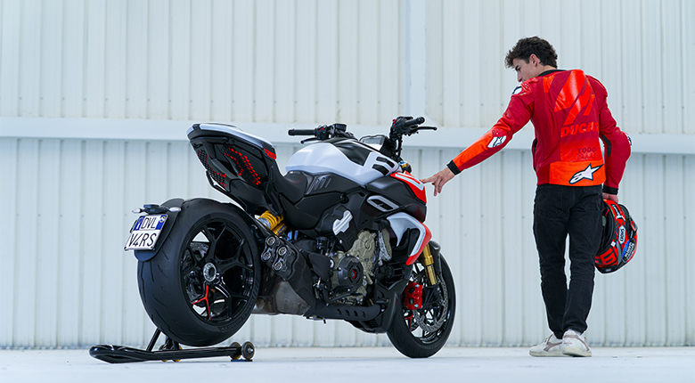 New Ducati Diavel V4 RS Image