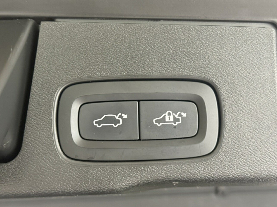2022 Volvo XC60 UZ Recharge Plug-In Hybrid SUV Image 16