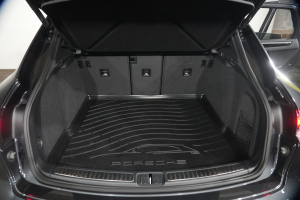 2022 Porsche Macan SUV Image 29