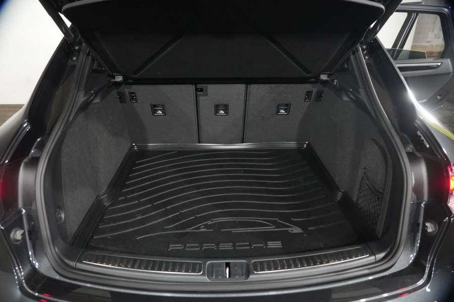 2022 Porsche Macan SUV Image 29