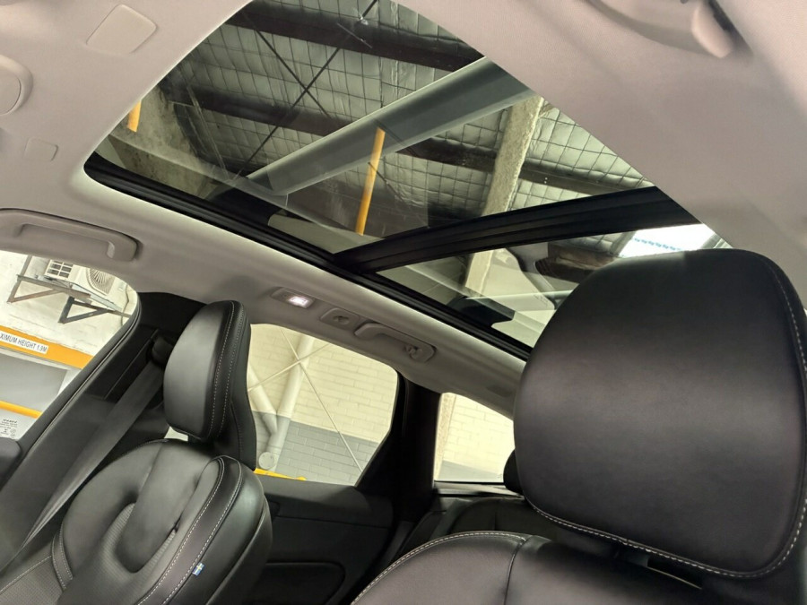 2022 MY23 Volvo XC60 UZ Recharge Ultimate T8 Plug-in Hybrid SUV Image 24