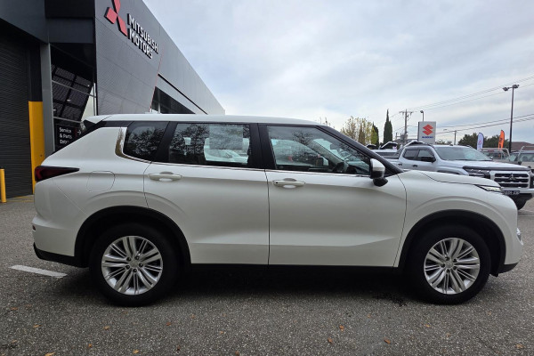 2023 Mitsubishi Outlander ZM ES SUV Image 8
