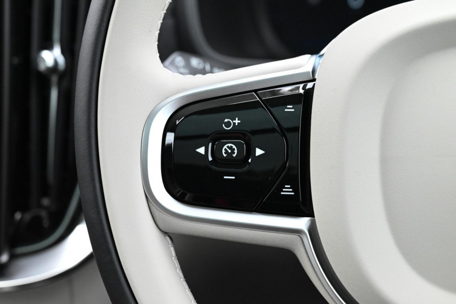 2026 Volvo XC90 L Series Ultra B5 Dark SUV