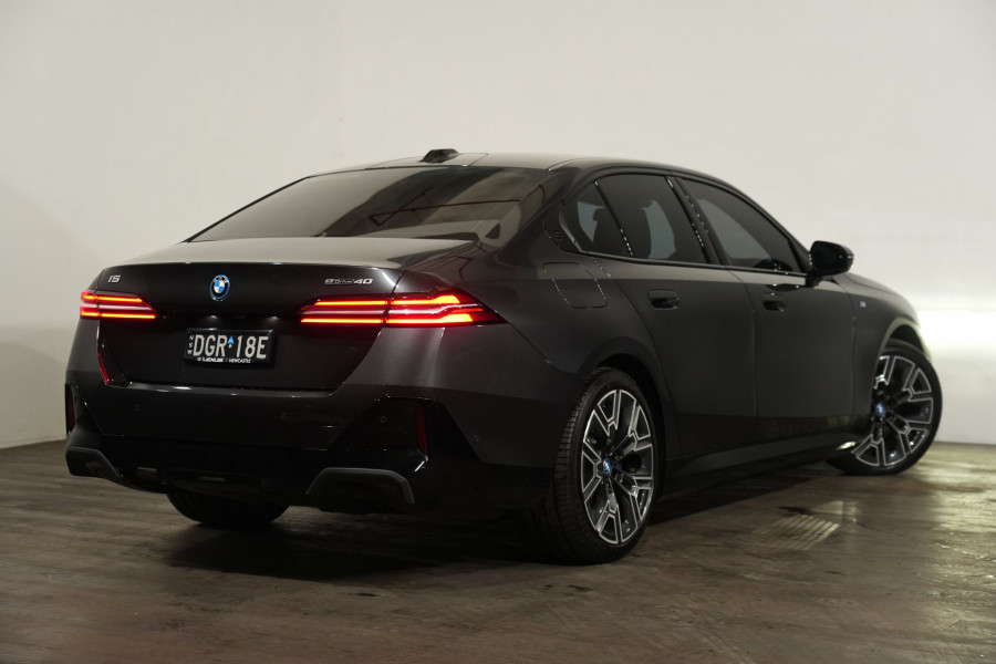 2025 BMW i5 eDrive40 M Sport Sedan Image 9