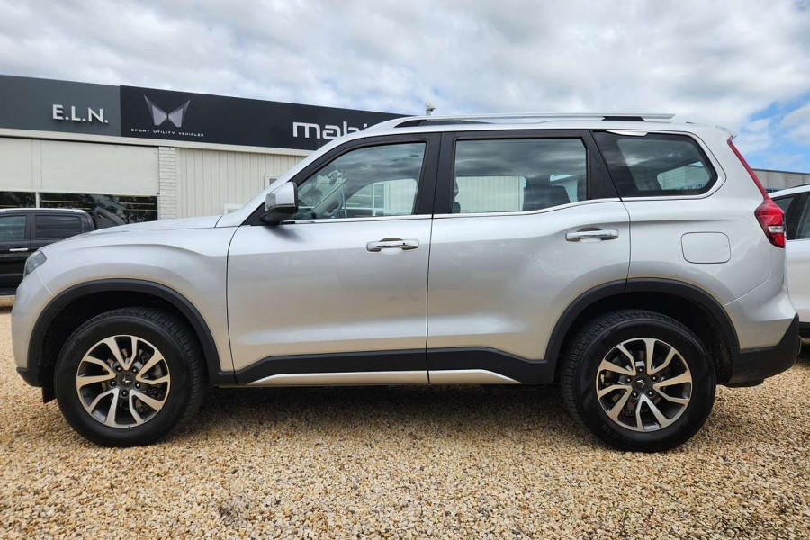2023 Mahindra Scorpio  Z8 SUV Image 4