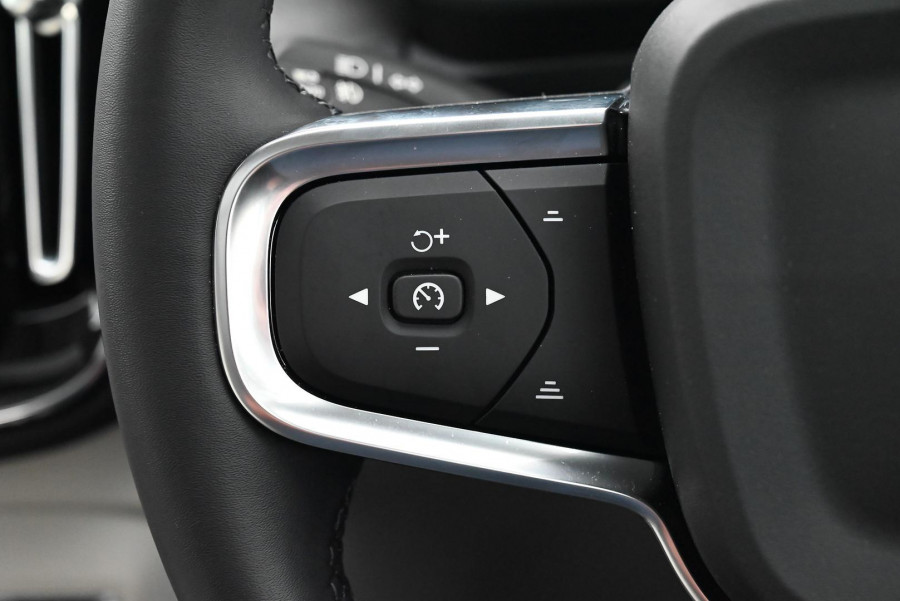 2024 MY25 Volvo XC40 XZ Ultra B4 Bright SUV Image 19