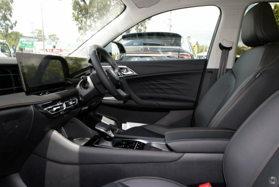 2024 MY24.5 MG HS AS33 Essence SUV Image 7
