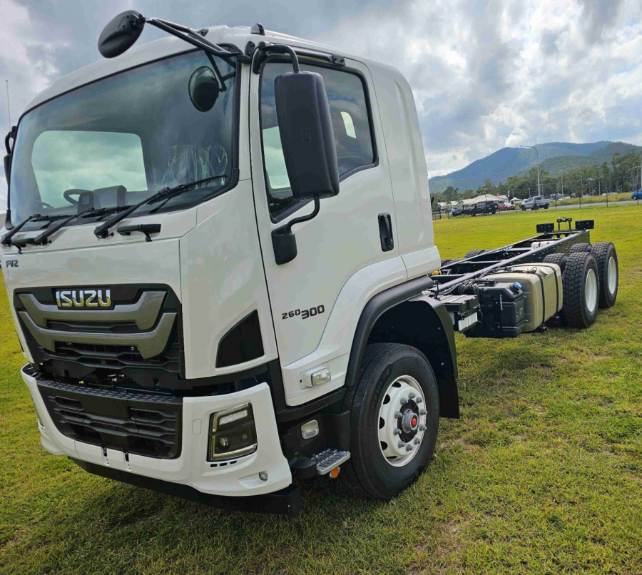 2025 Isuzu FVZ 260-300 AT R55 Cab Chassis Image 3