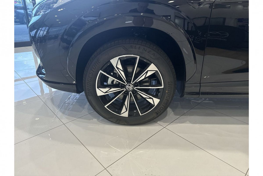2024 MY24.5 MG HS AS33 Essence SUV Image 16