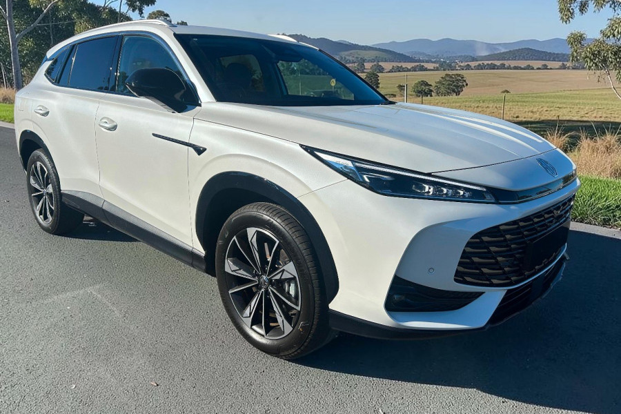 2025 MG HS AS33H Essence Hybrid+ SUV