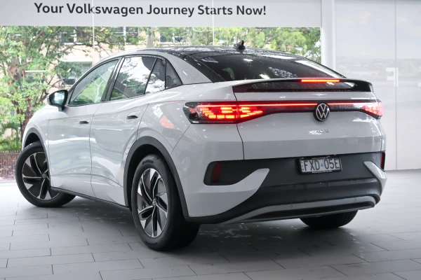 2025 Volkswagen ID. 5 E2 Pro SUV Image 2