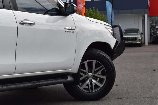 2018 Toyota HiLux  SR5 Double Cab Pick Up Image 7