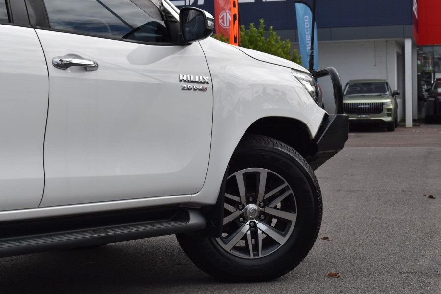 2018 Toyota HiLux  SR5 Double Cab Pick Up Image 7