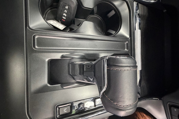 2024 Ford F-150  Lariat Dual Cab Image 28