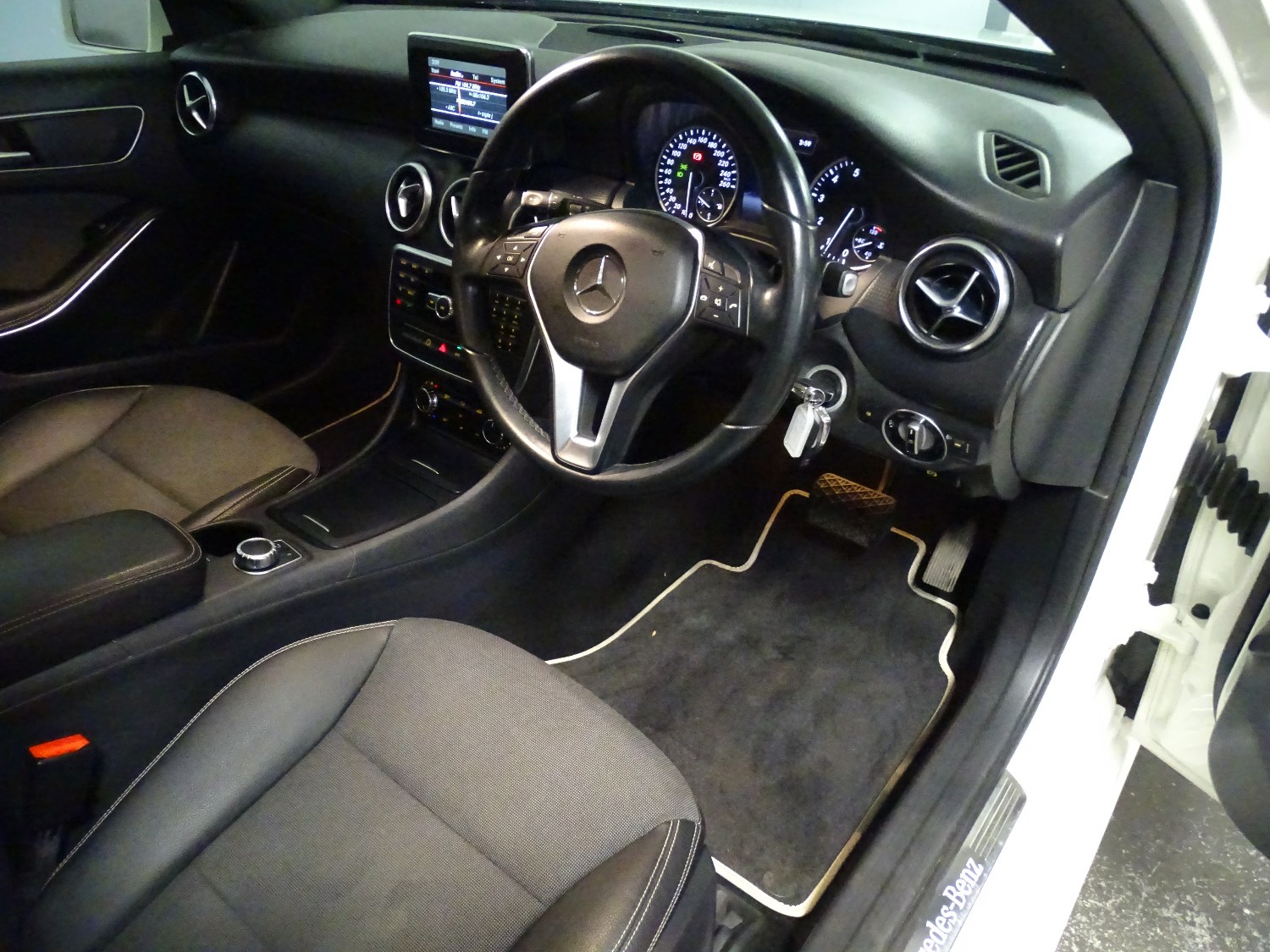 2014 Mercedes-Benz A-class W176 A180 Hatch Image 11
