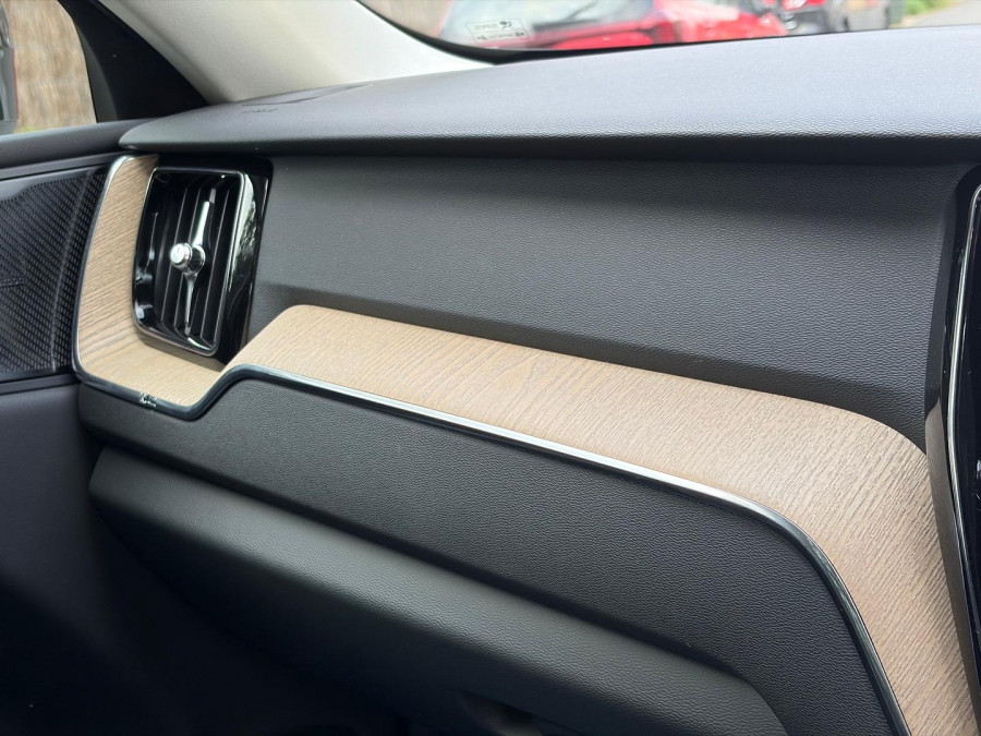 2025 Volvo XC60 UZ Plus T8 Plug-in Hybrid SUV Image 14