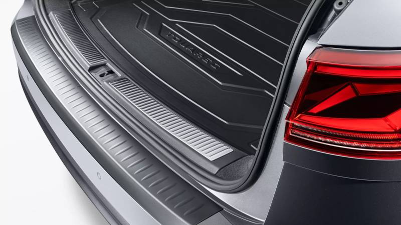 Black loading sill protection plate