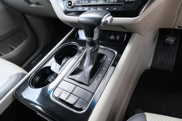 2017 MY18 Kia Carnival YP SLi Van Image 17