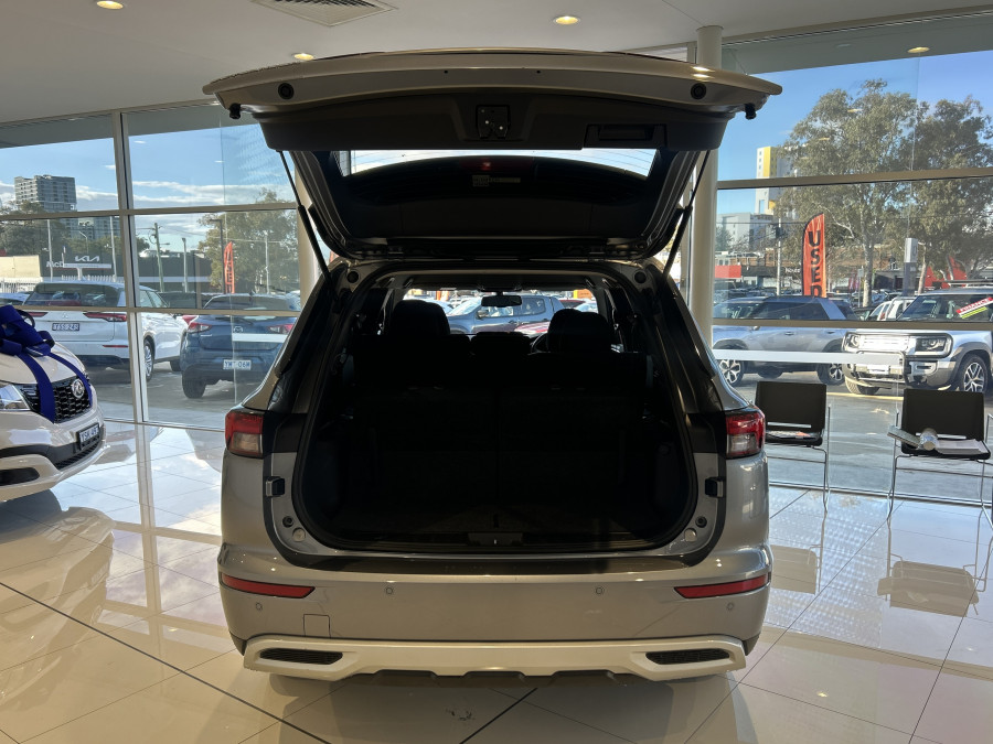 2023 Mitsubishi Outlander ZM LS SUV Image 21