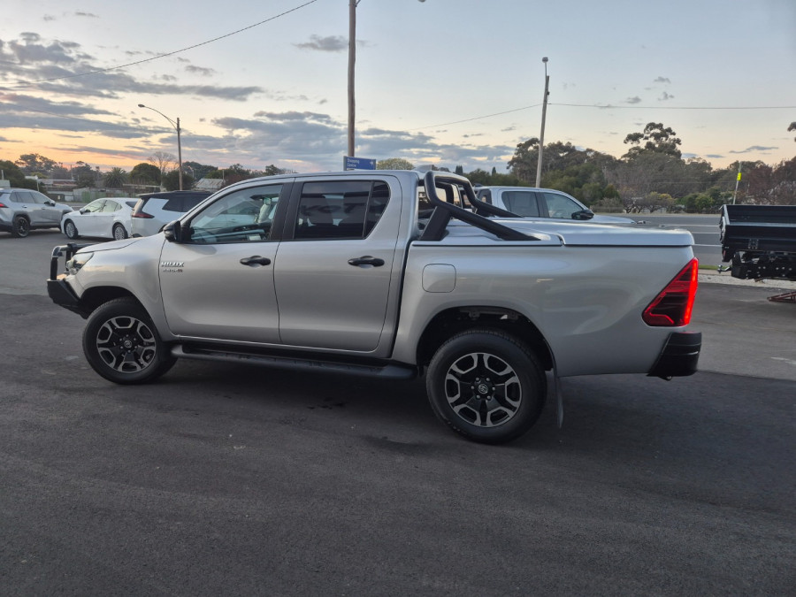 2024 Toyota HiLux GUN126R SR5 48V Ute Image 9