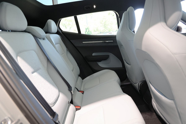 2024 MY25 Volvo EX30  Single Motor Extended Range Ultra SUV Image 18