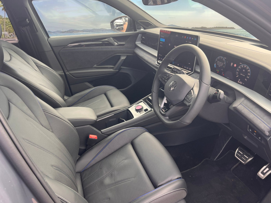 2025 MY26 Volkswagen Tayron R4 195TSI R-Line SUV Image 7