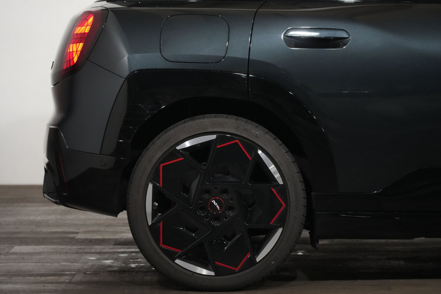 2025 MINI Aceman Jcw E Hatch Image 6