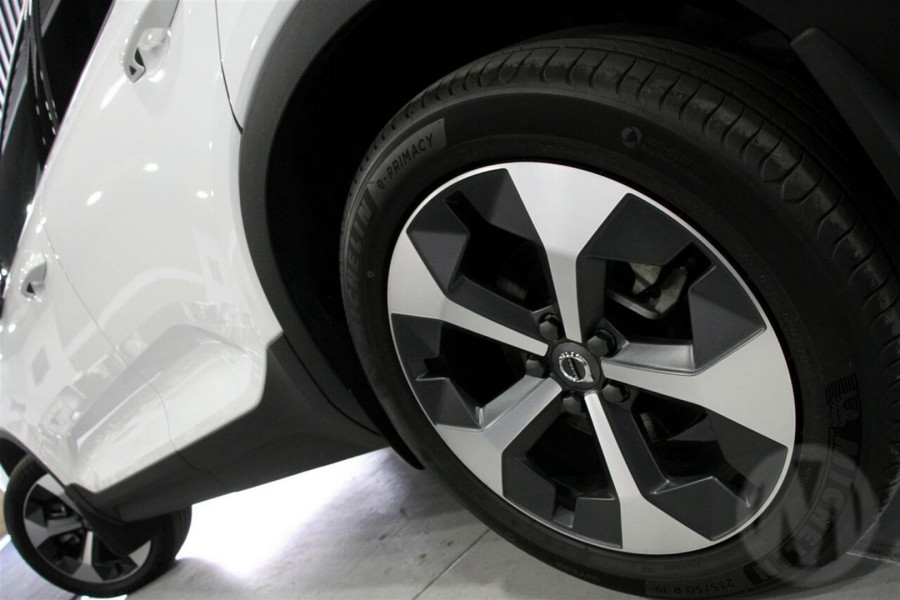 2026 Volvo XC40 XZ Ultra B4 Bright SUV Image 4
