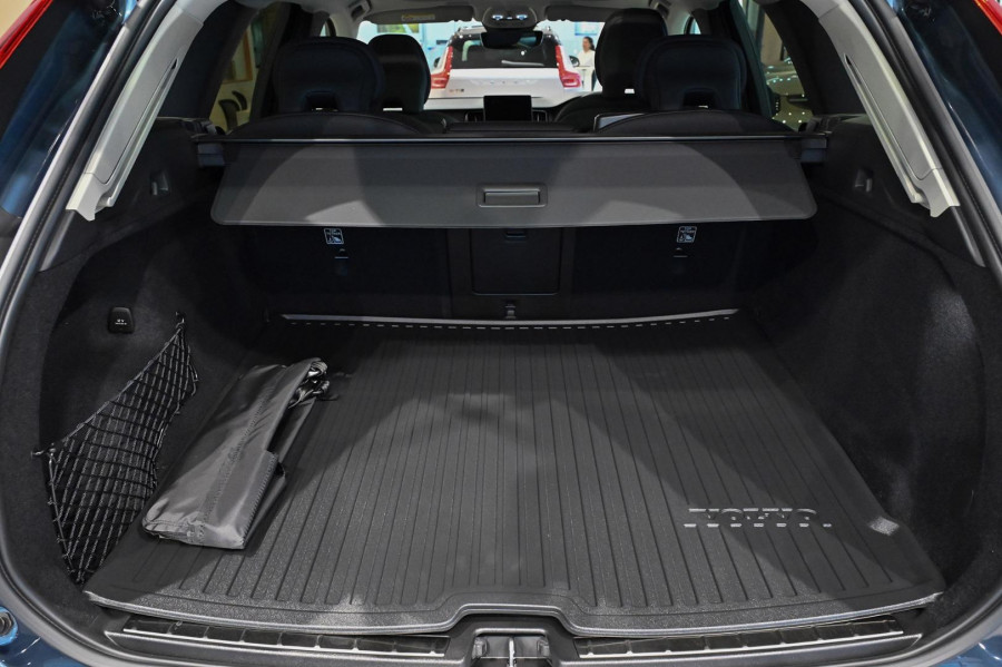 2026 Volvo XC60 UZ Plus B5 Bright SUV Image 9
