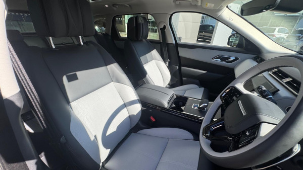 2024 MY25 Land Rover Range Rover Velar L560 P400 Dynamic HSE SUV image 25