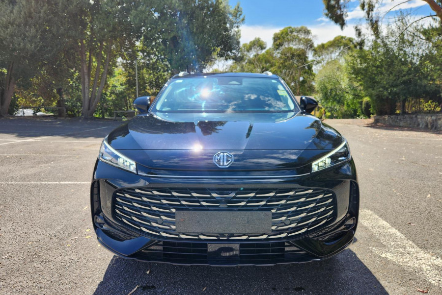 2024 MY24.5 MG HS AS33 Essence SUV Image 8