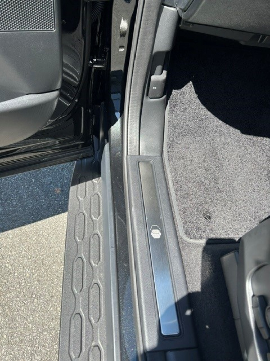 2026 Land Rover Discovery Series 5 D350 Gemini SUV Image 11