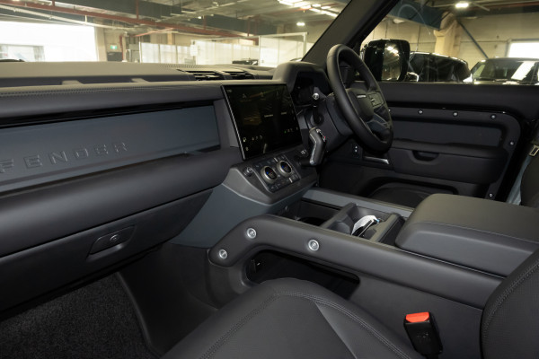 2026 Land Rover Defender L663 110 D350 X-Dynamic HSE SUV image 7