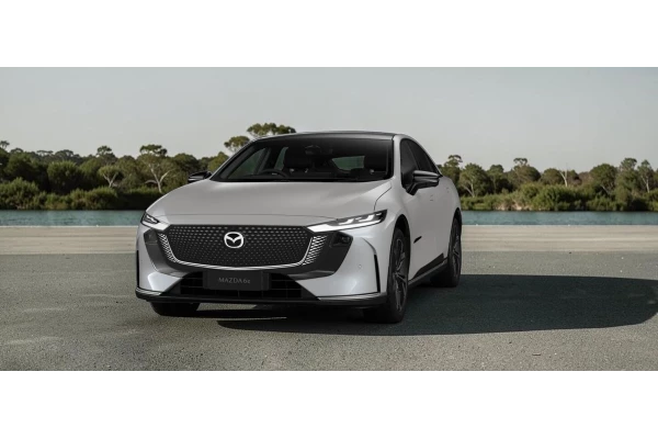 2026 Mazda 6e  E35 Atenza Hatch Image 3