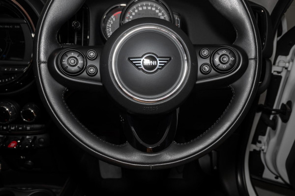 2018 MINI Countryman F60 Cooper SUV image 11