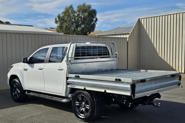 2022 Toyota HiLux GUN126R SR Double-Cab Cab-Chassis Image 6