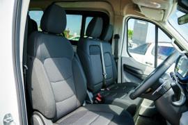 2024 LDV Deliver 9  12-Seat Bus
