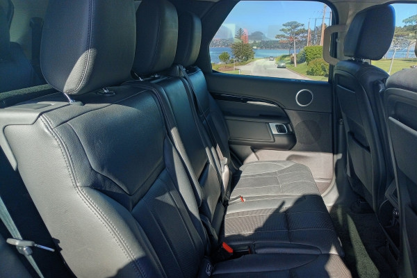 2017 Land Rover Discovery Series 5 SE SUV Image 17