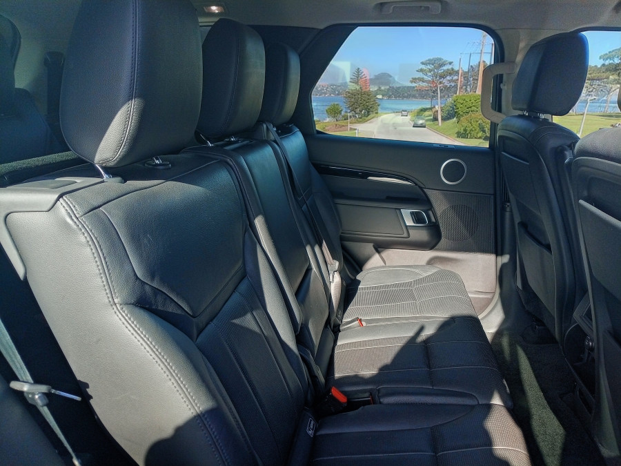 2017 Land Rover Discovery Series 5 SE SUV Image 17
