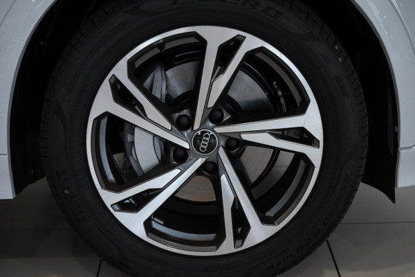 2026 Audi Q6 e-tron SUV image 22