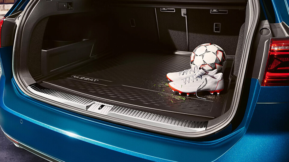 Luggage compartment tray