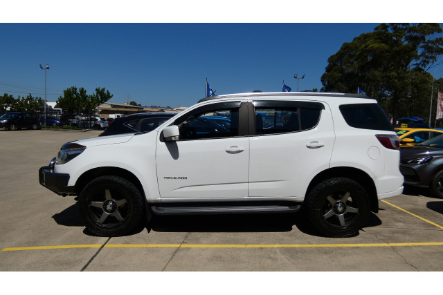 2017 MY18 Holden Trailblazer RG MY18 LT 4X4 SUV Image 4